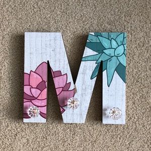 “M” necklace holder